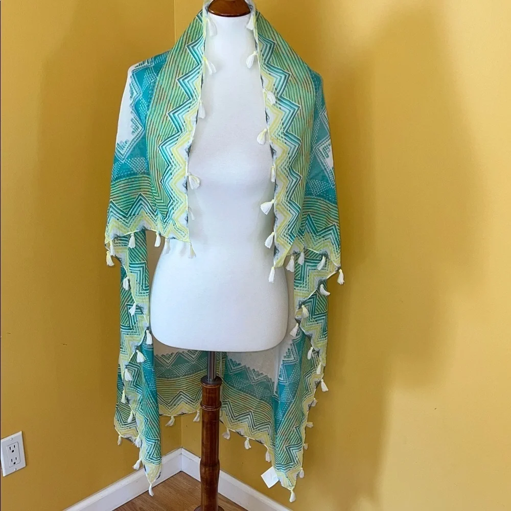 Old Navy White and Green Scarf
